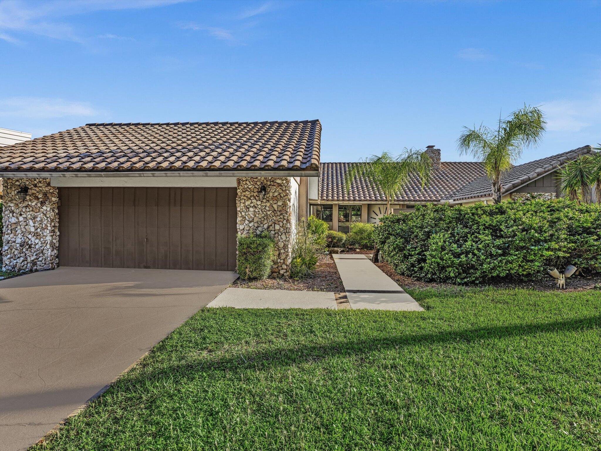 7243 ENCINA Lane