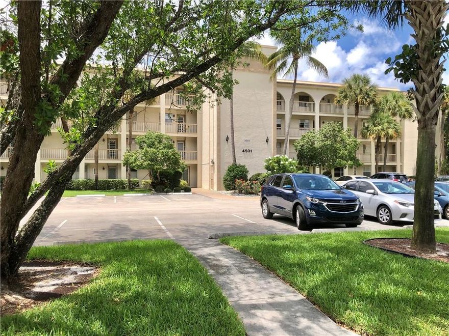 WONDERFUL 2/2 CONDO WITH FABULOUS GOLF & WATER VIEWS FROM THE ENCLOSED PATIO & MAIN BEDROOM. LOADS OF UPGRADES INCLUDING A REDONE KITCHEN WITH GRANITE & STAINLESS APPLIANCES, BATHROOMS RENOVATED TOO ALSO HAVE GRANITE COUNTERS & NEWER TOILETS. LOVELY LIGHT TILE ON THE DIAGONAL IN ALL LIVING AREAS PLUS LAMINATE IN BEDROOMS. A/C LESS THAN 4 YEARS OLD. HURRICANE SHUTTER IN MAIN BEDRM TOO.  FURNITURE CAN STAY. 2ND BEDROOM & PATIO HAVE FUTON BEDS.  PLENTY OF ROOM FOR GUESTS. GARBAGE DISPOSAL IN 2022.  THIS IS A LIGHT, BRIGHT CONDO WITH ALL WHITE WALLS.  WYNMOOR IS AN ACTIVE ADULT GATED COMMUNITY WITH NUMEROUS AMENITIES INCLUDING POOL, CLUBHOUSE, GOLF, THEATRE, FITNESS CENTER, A RESTAURANT AND ABSOLUTELY BEAUTIFUL GROUNDS.