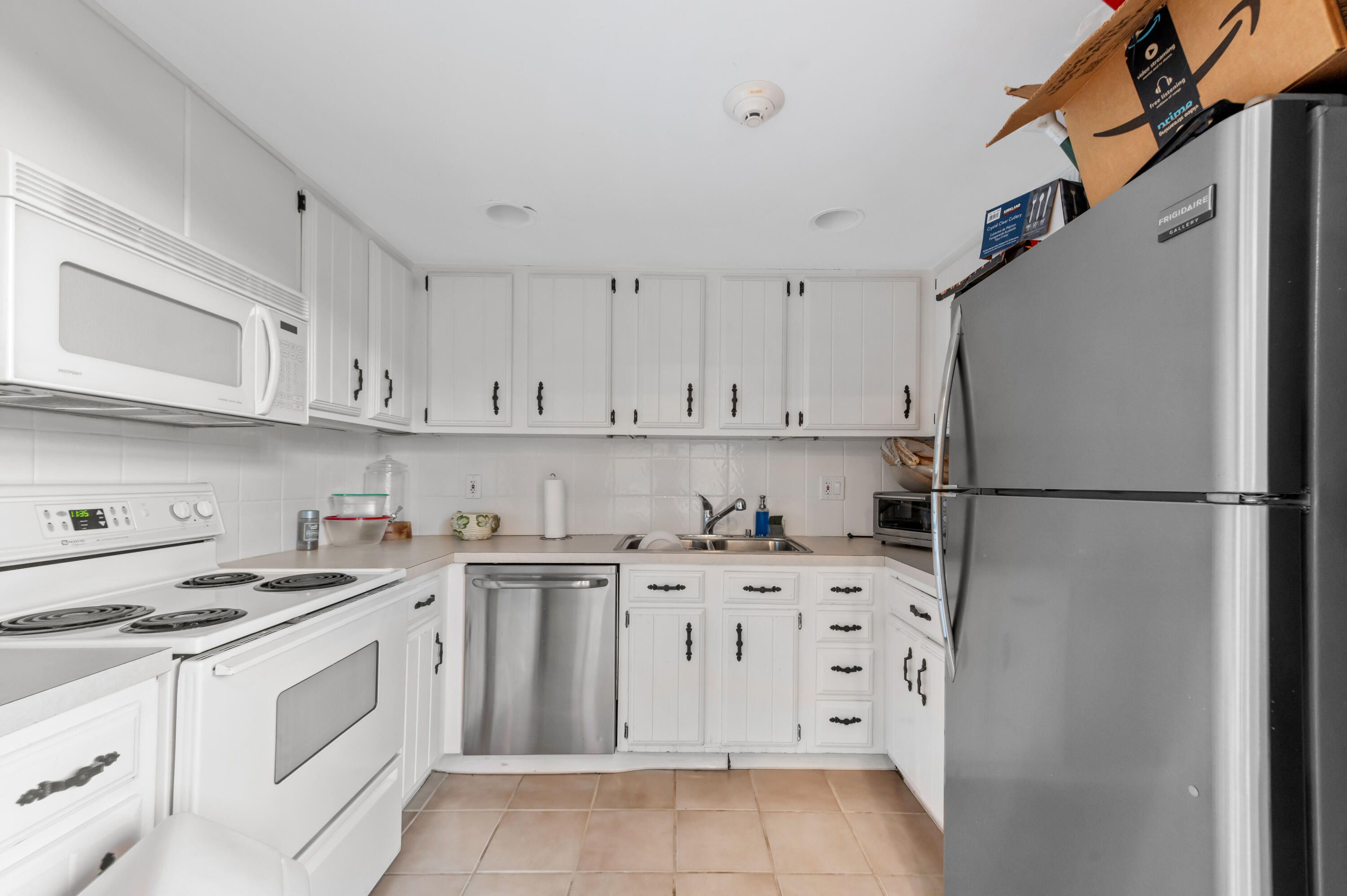 LANDS OF THE PRESIDENT CONDO 3 - Residential