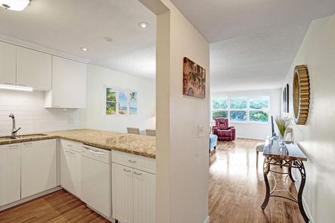 1502 S Lakeside Drive #303 Lake Worth Beach FL 33460