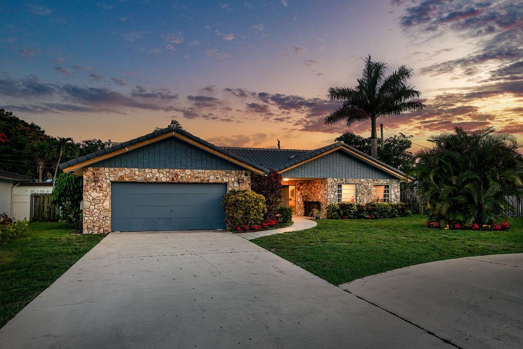 Photo of 1006 SE 6th Street, Deerfield Beach, FL 33441 (MLS # B26039837)