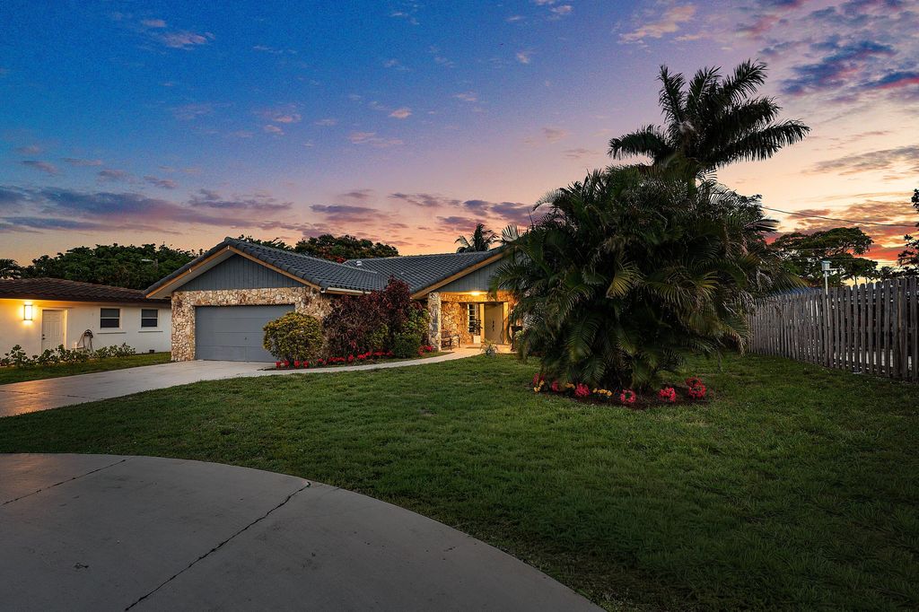 Photo of 1006 SE 6th Street, Deerfield Beach, FL 33441 (MLS # B26039837)