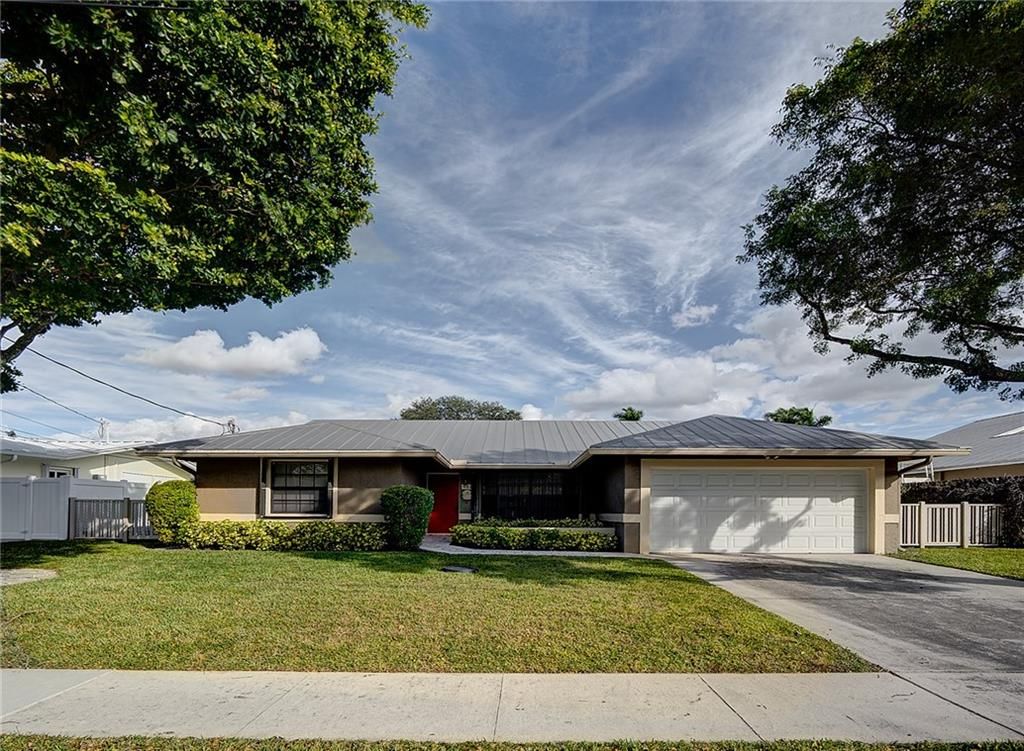 Photo of 981 SW 8th ST, Boca Raton, FL 33486 (MLS # F10316779)