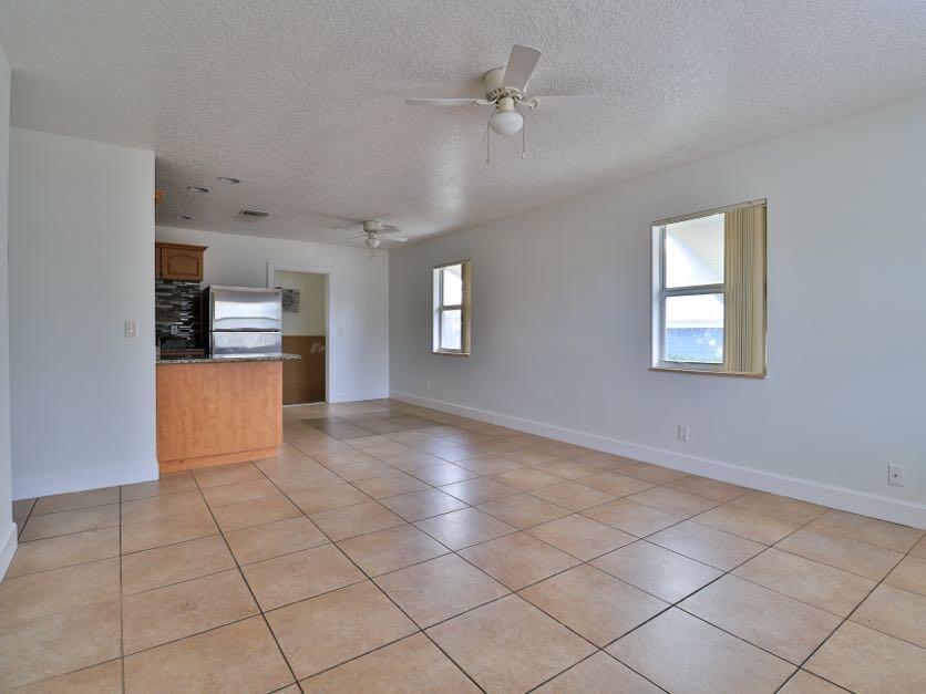 NORTH LAKE WORTH - Residential Income