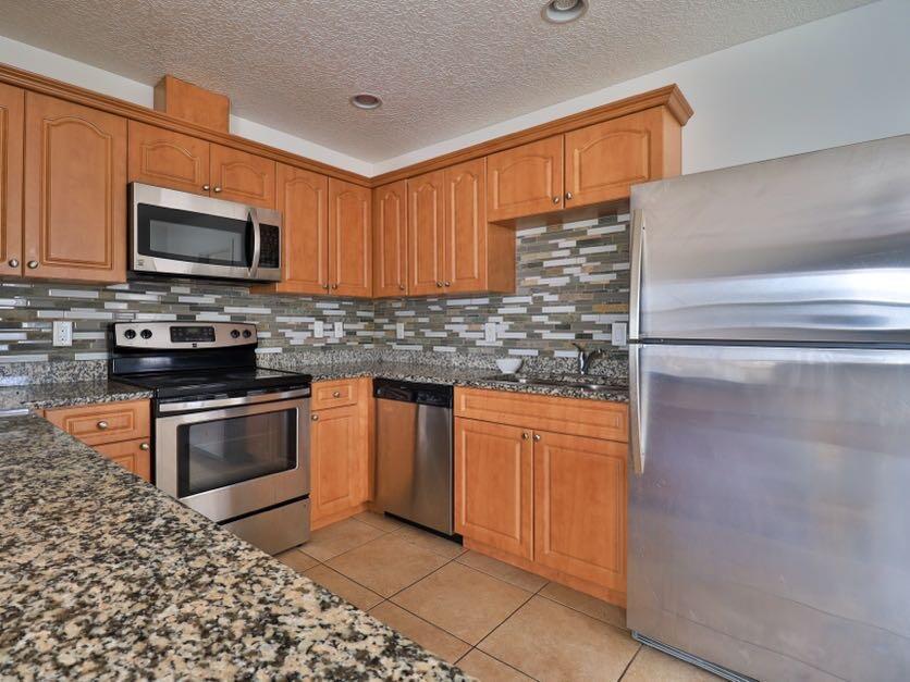 NORTH LAKE WORTH - Residential Income