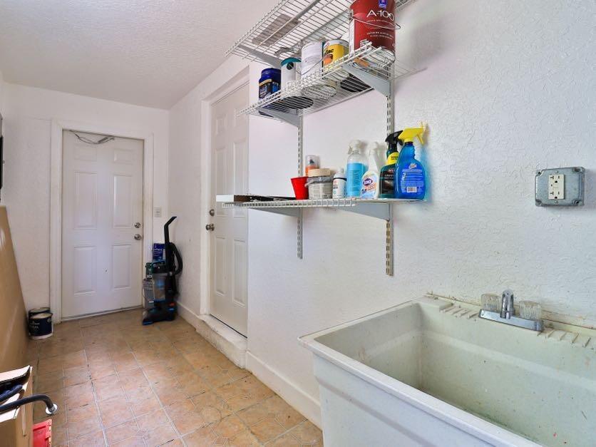 NORTH LAKE WORTH - Residential Income