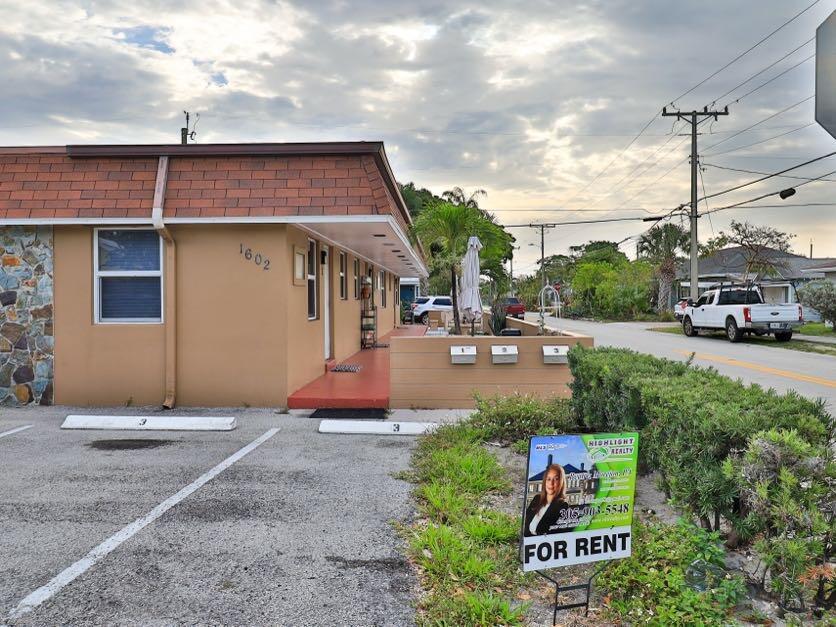 NORTH LAKE WORTH - Residential Income