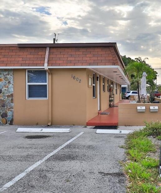 NORTH LAKE WORTH - Residential Income