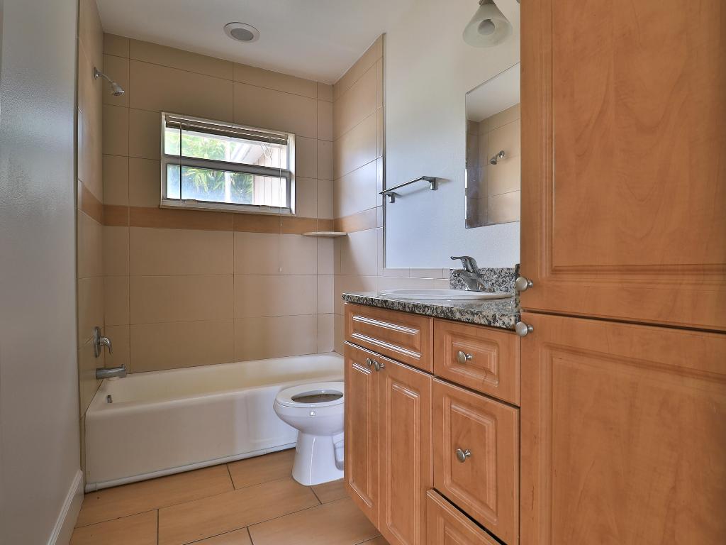 NORTH LAKE WORTH - Residential Income