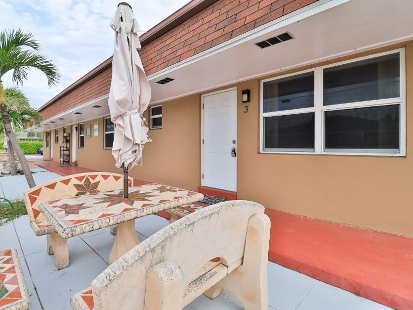 NORTH LAKE WORTH - Residential Income