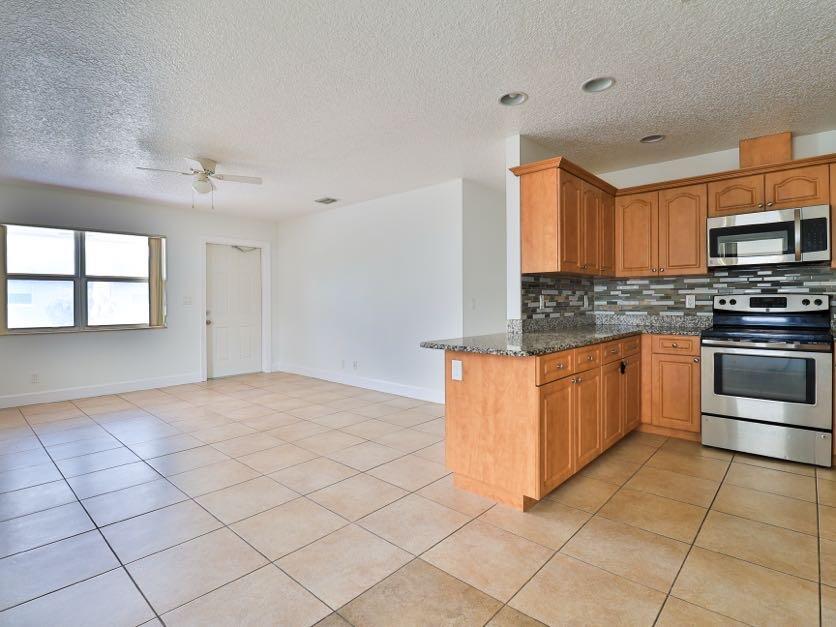 NORTH LAKE WORTH - Residential Income