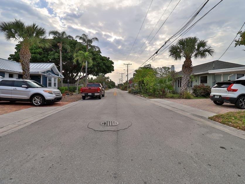 NORTH LAKE WORTH - Residential Income