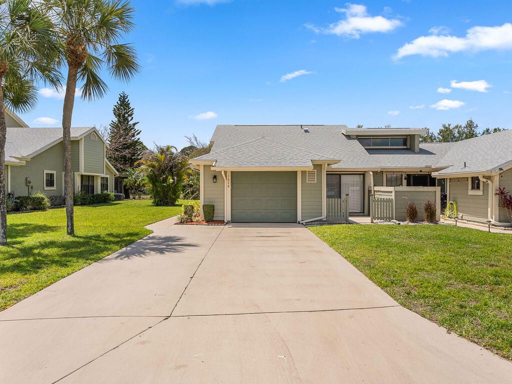 Photo of 1526 SE Dewberry Court, Port Saint Lucie, FL 34952 (MLS # B26023650)