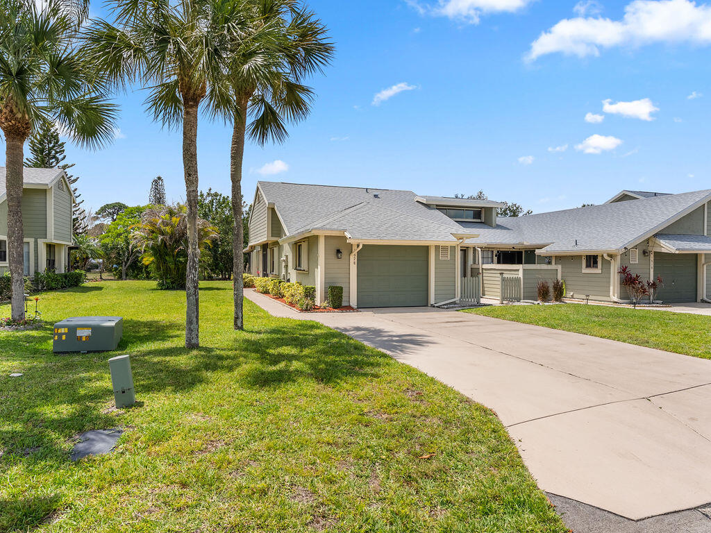 1526 SE Dewberry Court