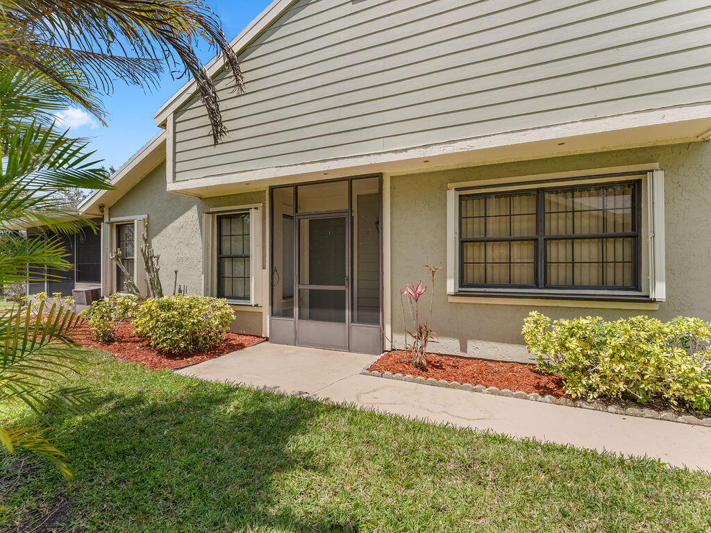 1526 SE Dewberry Court