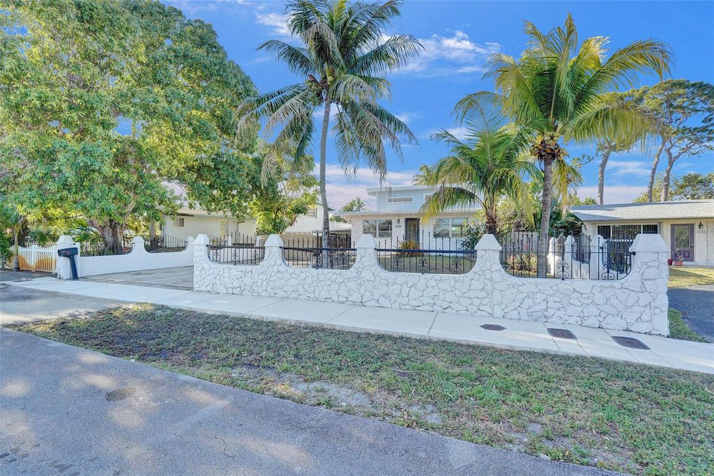 Photo of 3310 SW 21st Street, Fort Lauderdale, FL 33312 (MLS # F10492255)