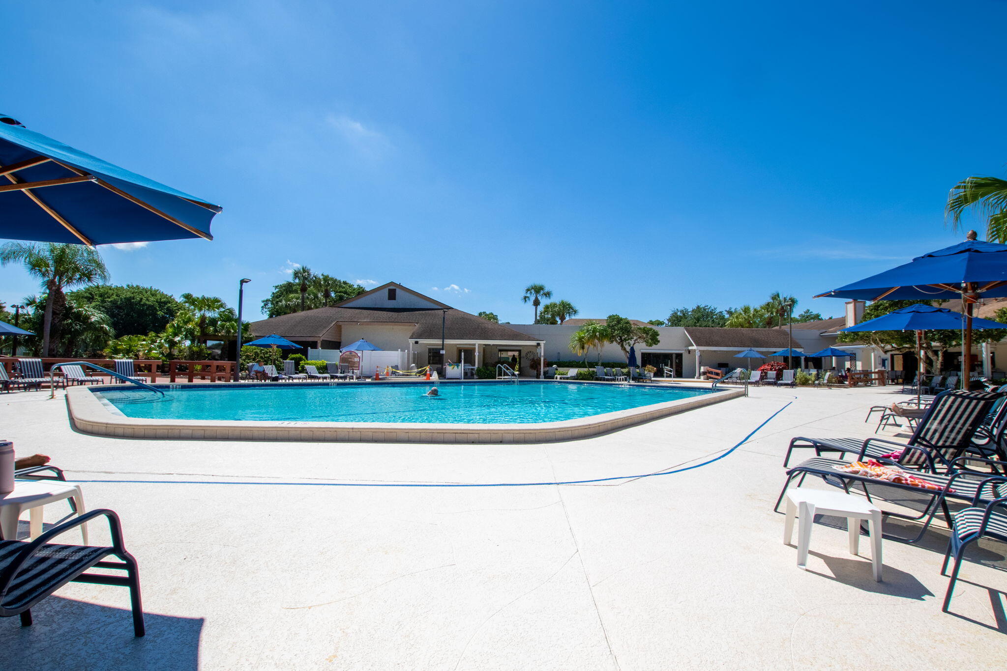 LAKESIDE CONDO 3 OF BANYAN SPRINGS - Residential Lease