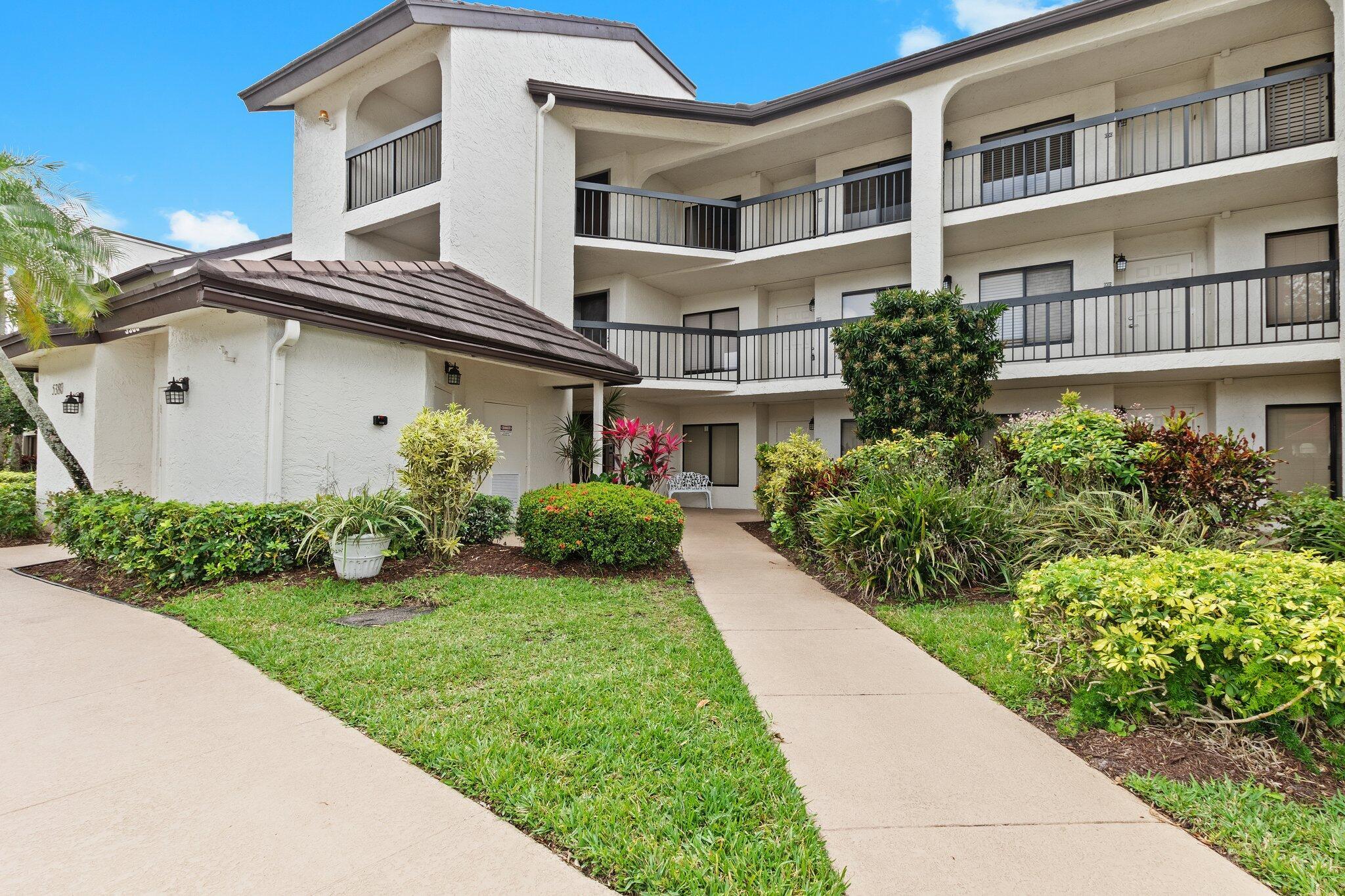 LAKESIDE CONDO 3 OF BANYAN SPRINGS - Residential Lease