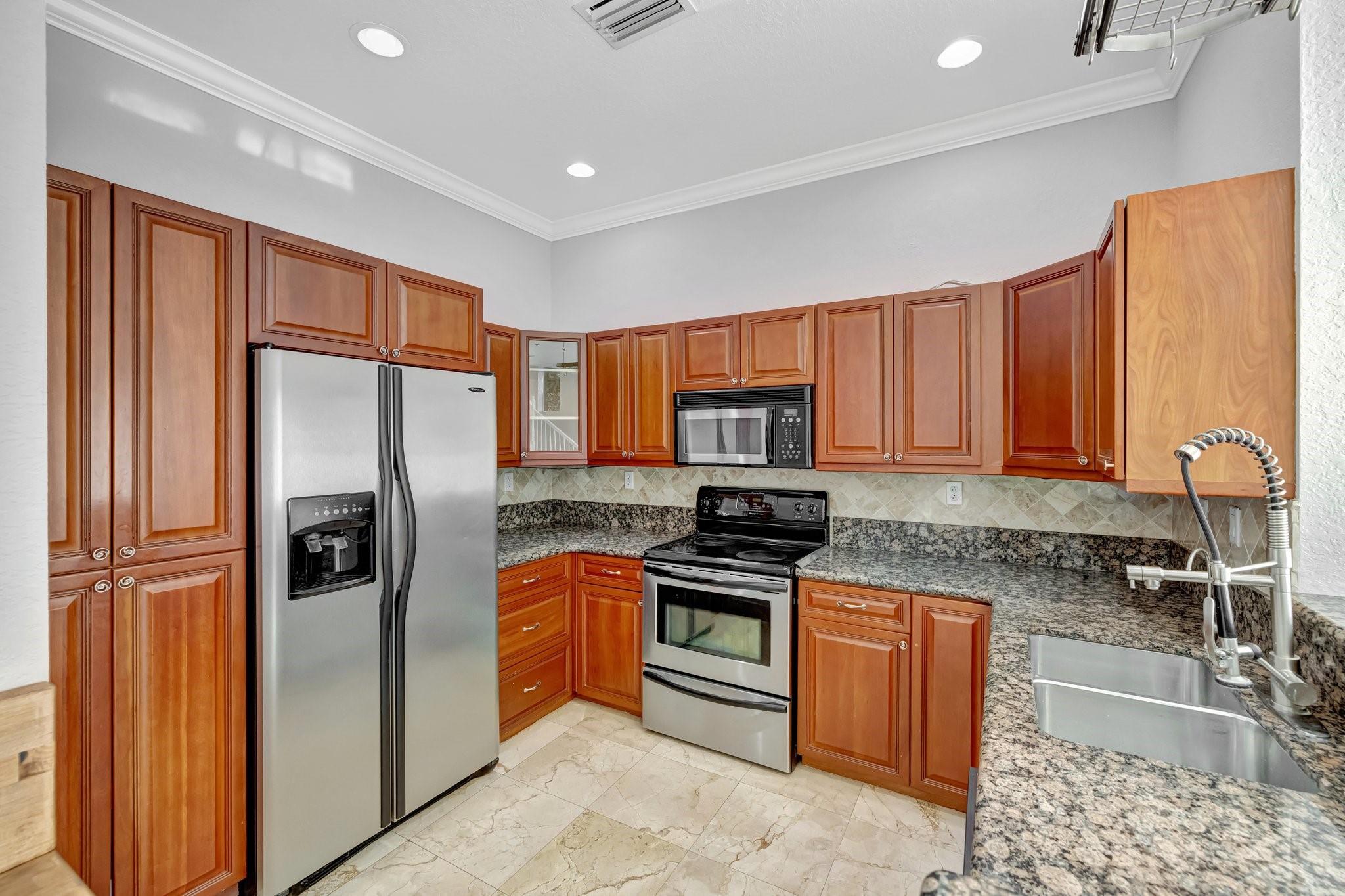 605 NE 11th Ave