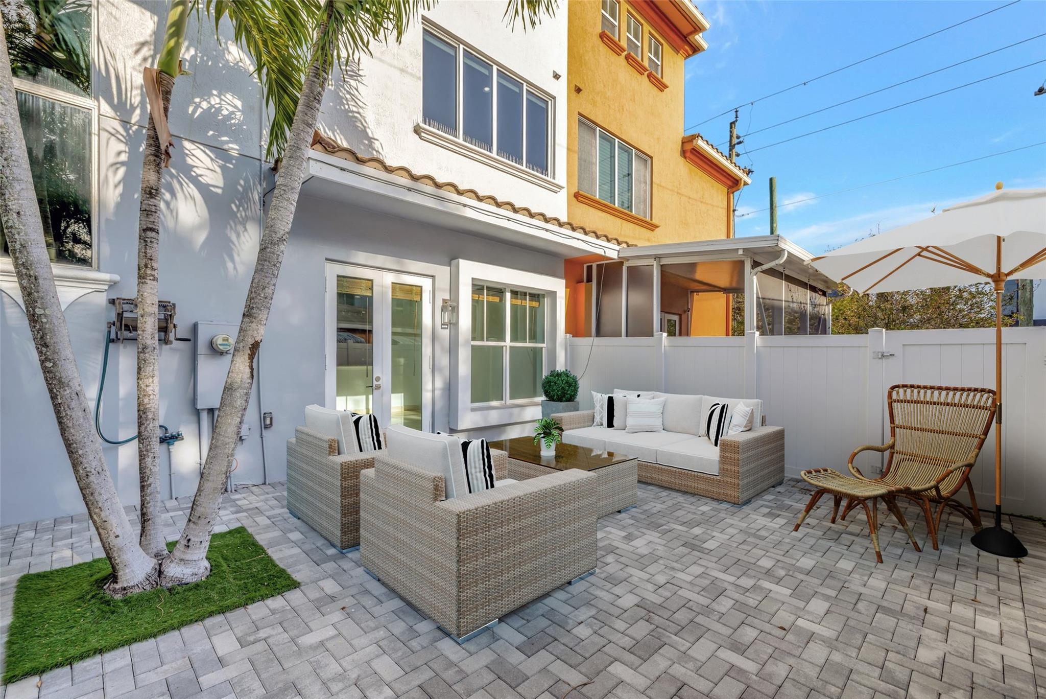 605 NE 11th Ave