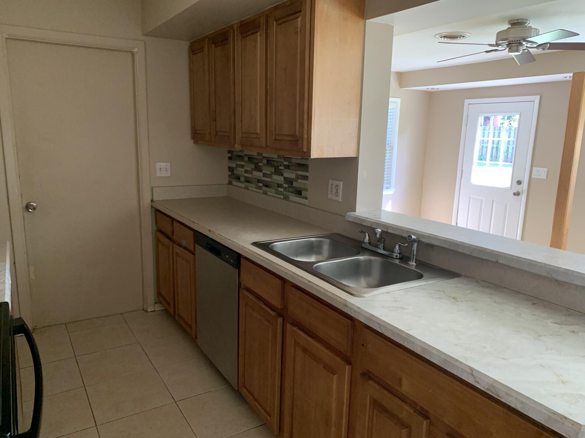 PORT ST LUCIE FLORESTA PI - Residential Lease
