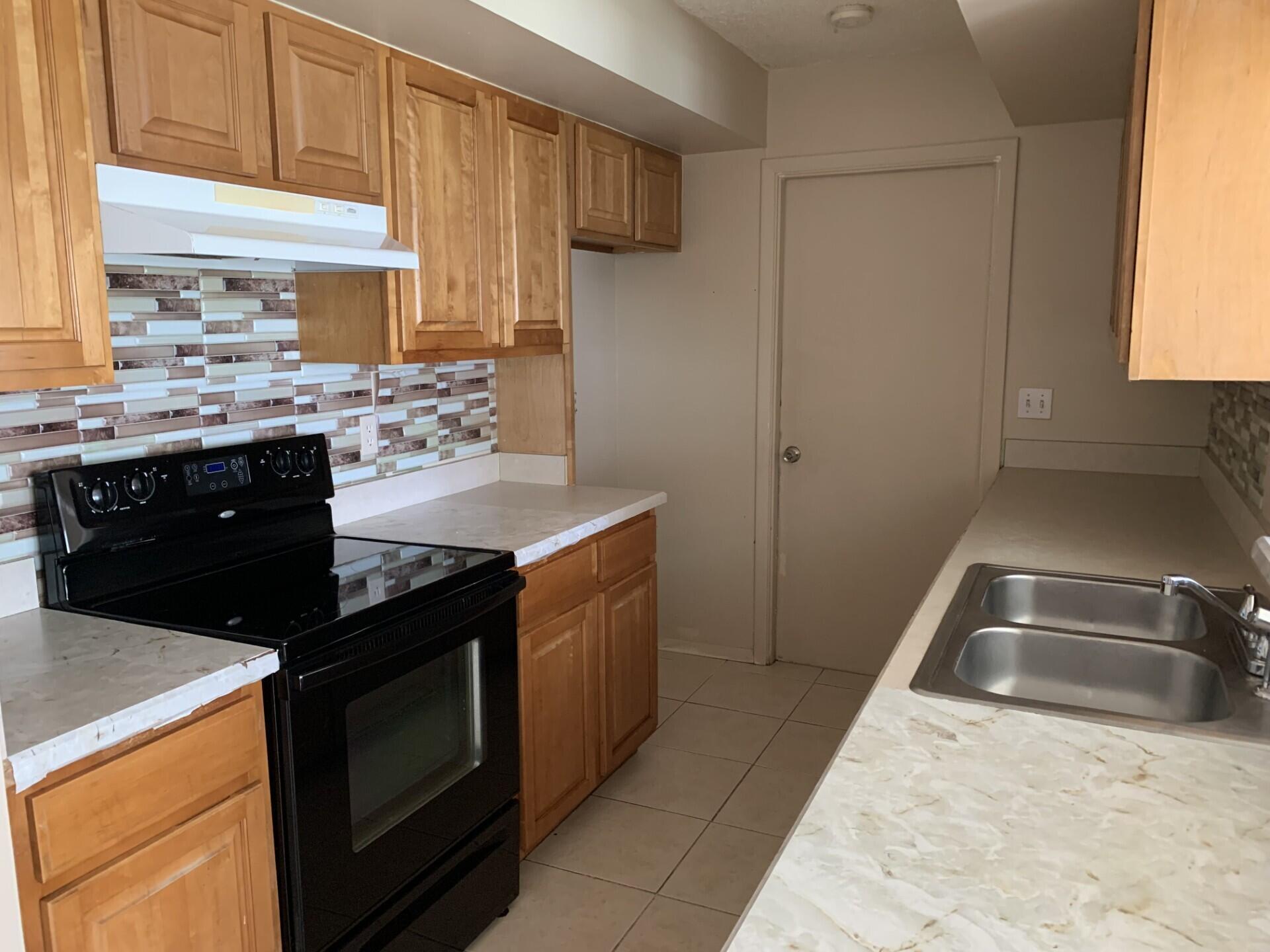 PORT ST LUCIE FLORESTA PI - Residential Lease