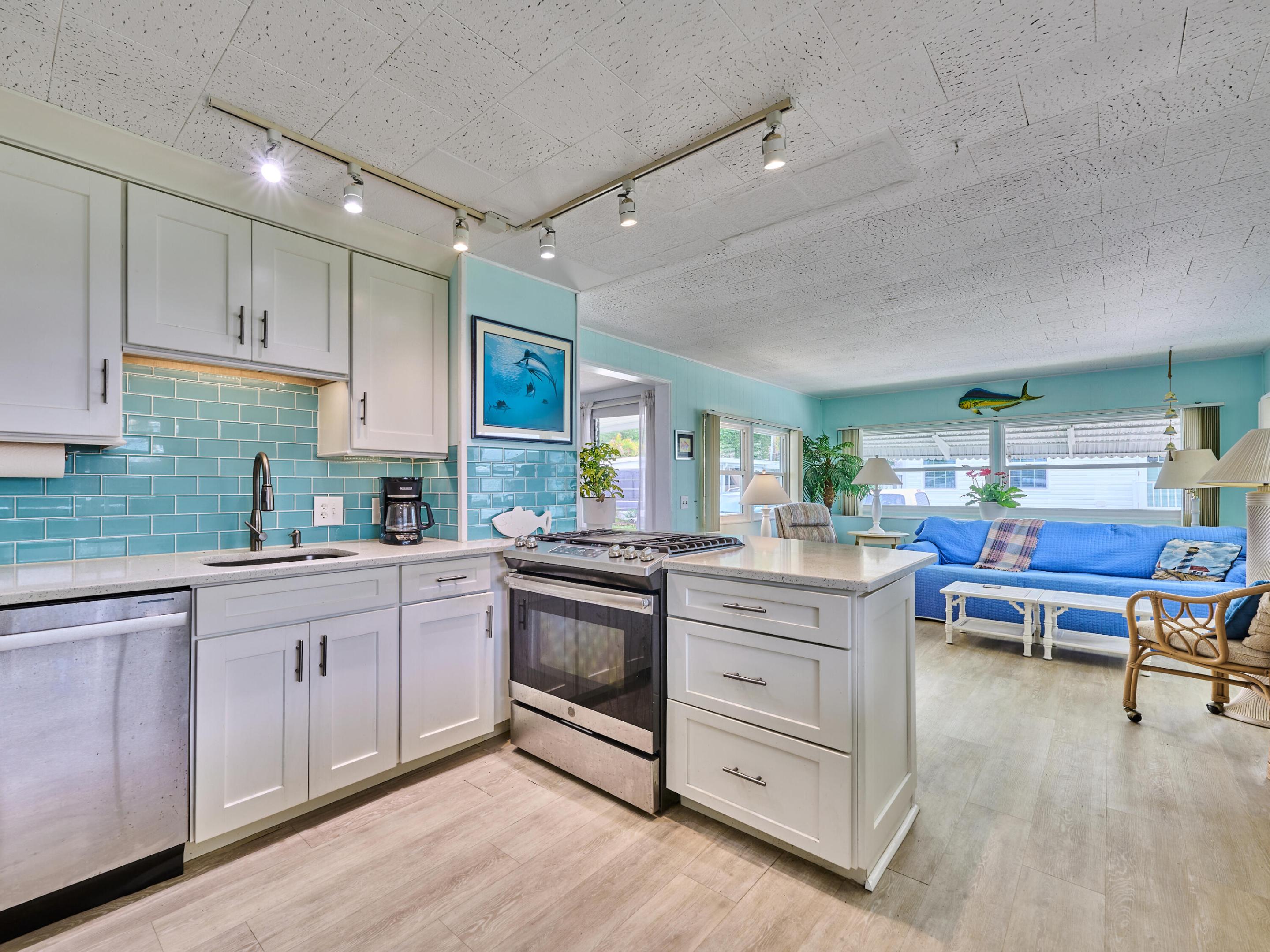 HIDDEN HARBOUR CONDO - Residential