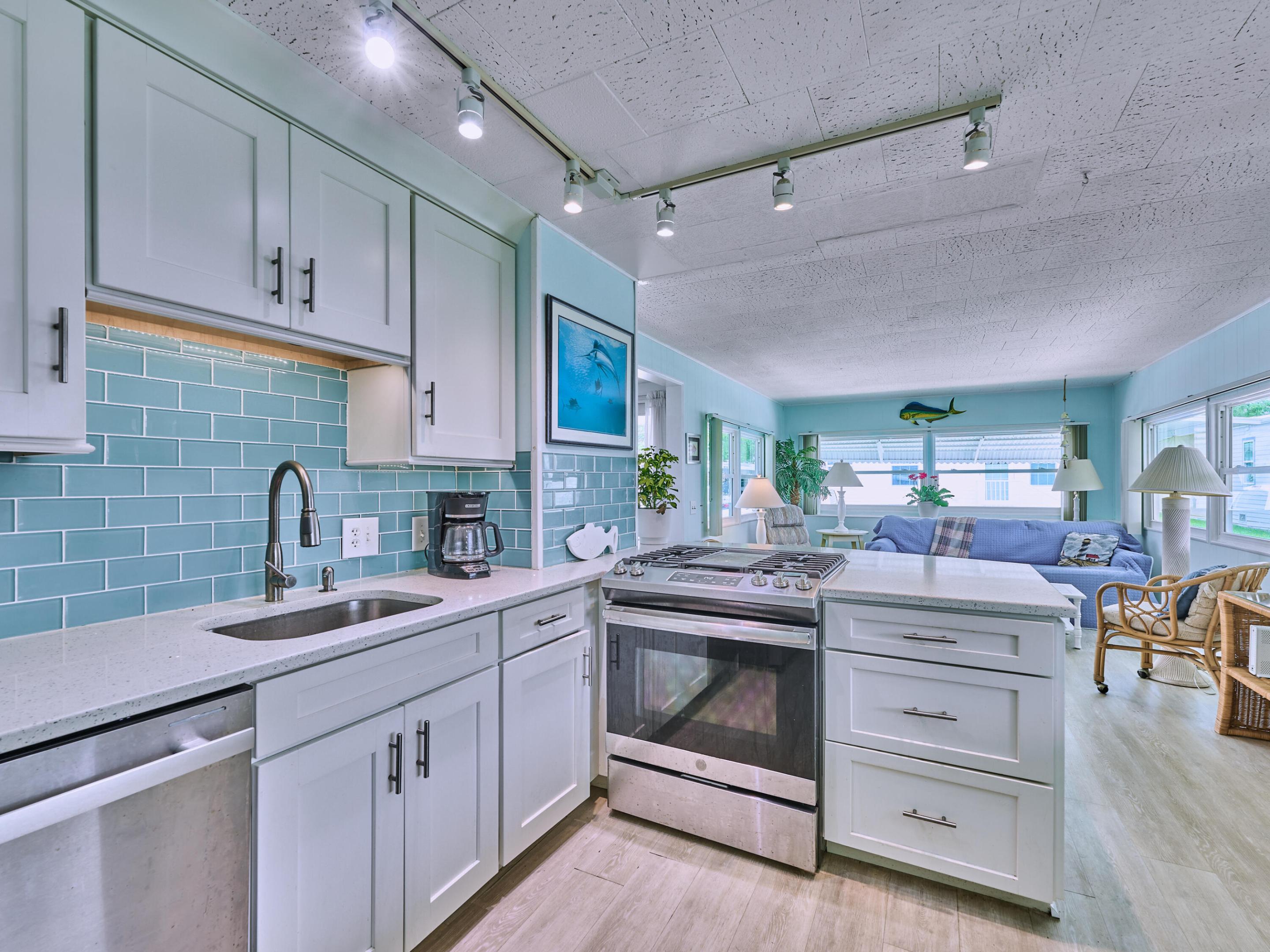 HIDDEN HARBOUR CONDO - Residential