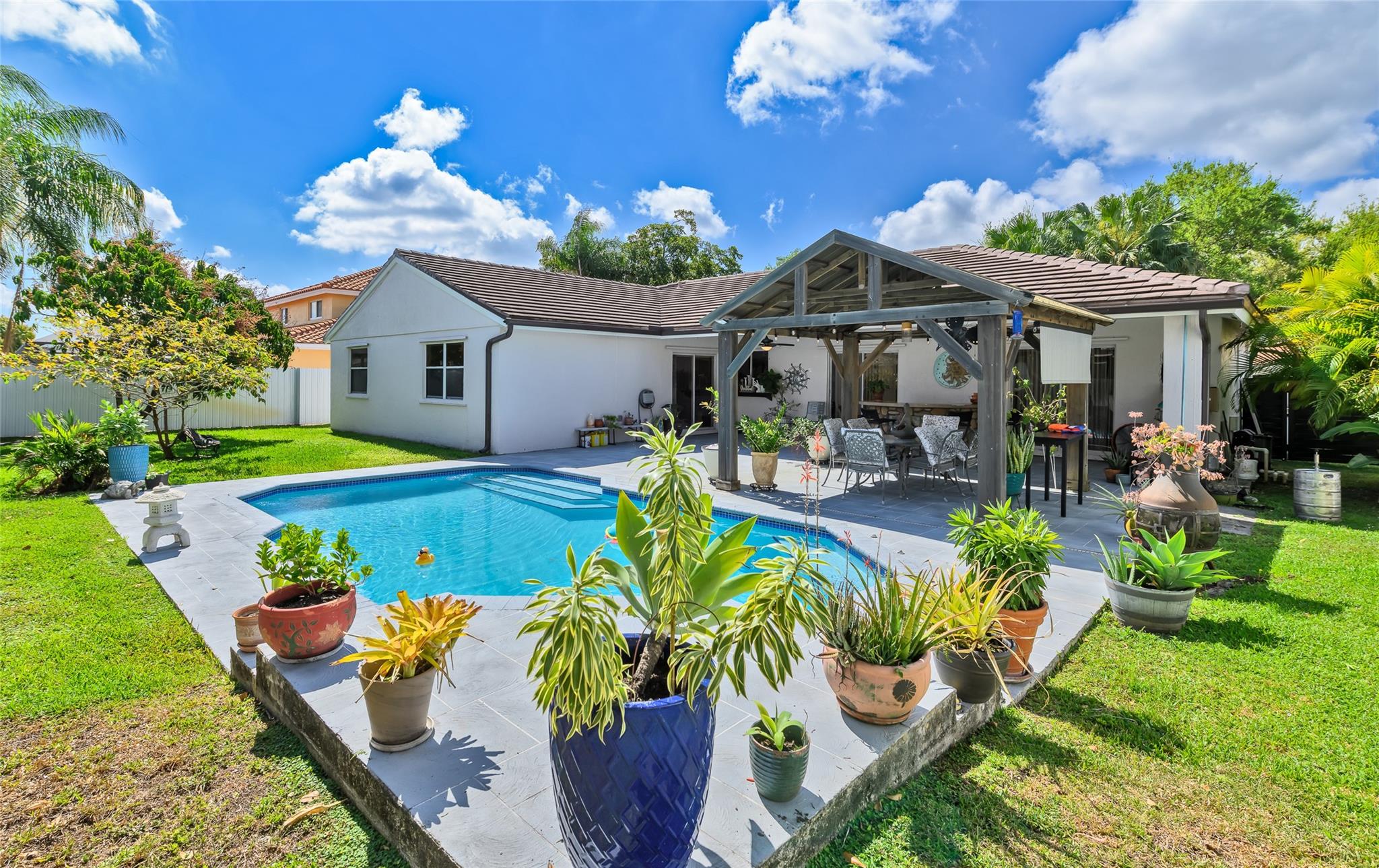 HAWKES BLUFF - Residential