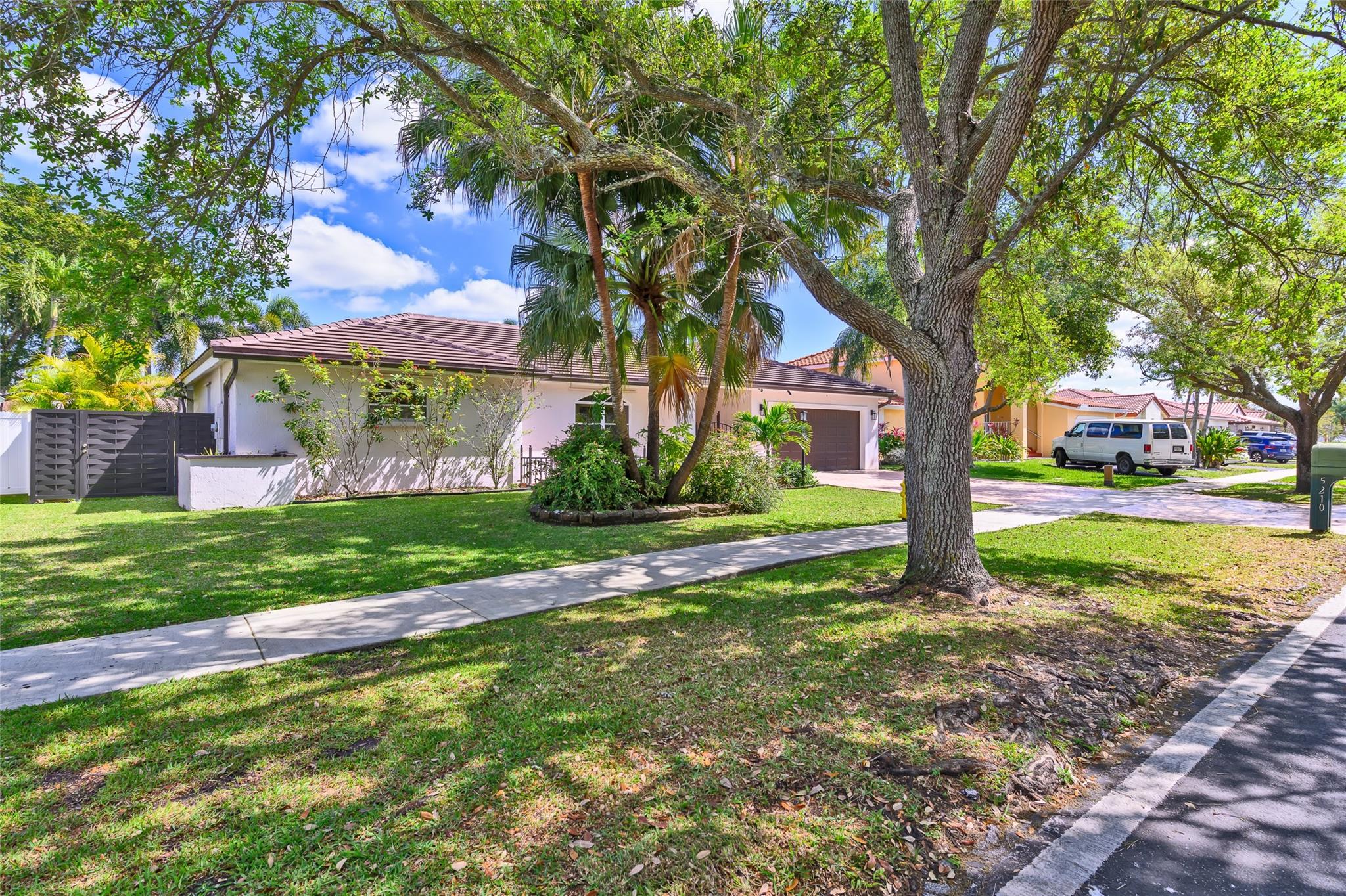 HAWKES BLUFF - Residential