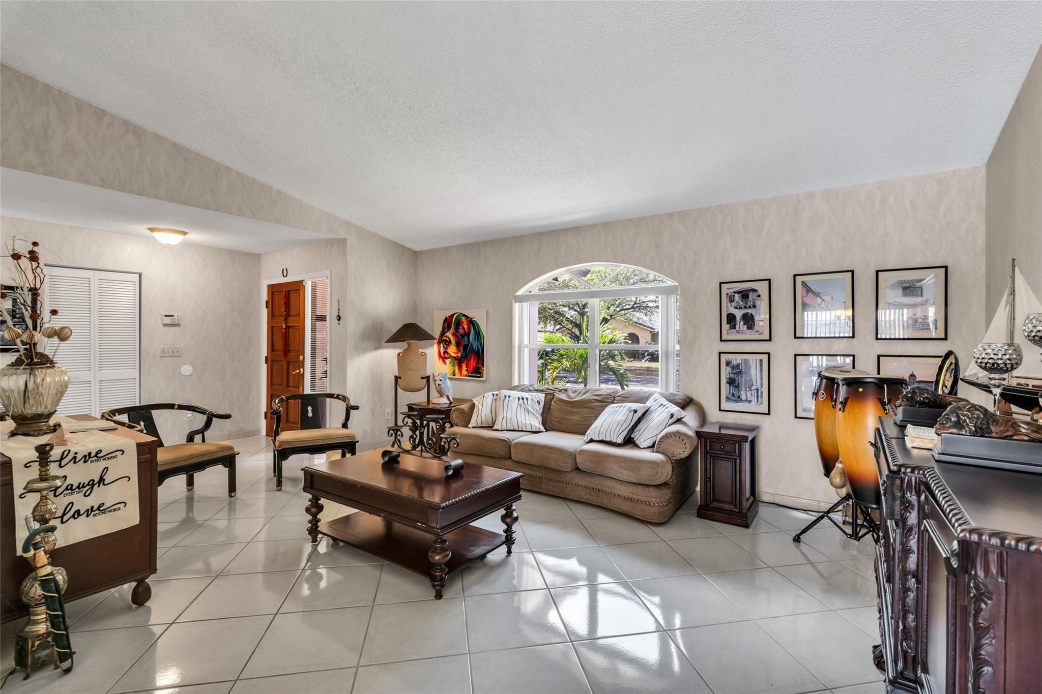 HAWKES BLUFF - Residential