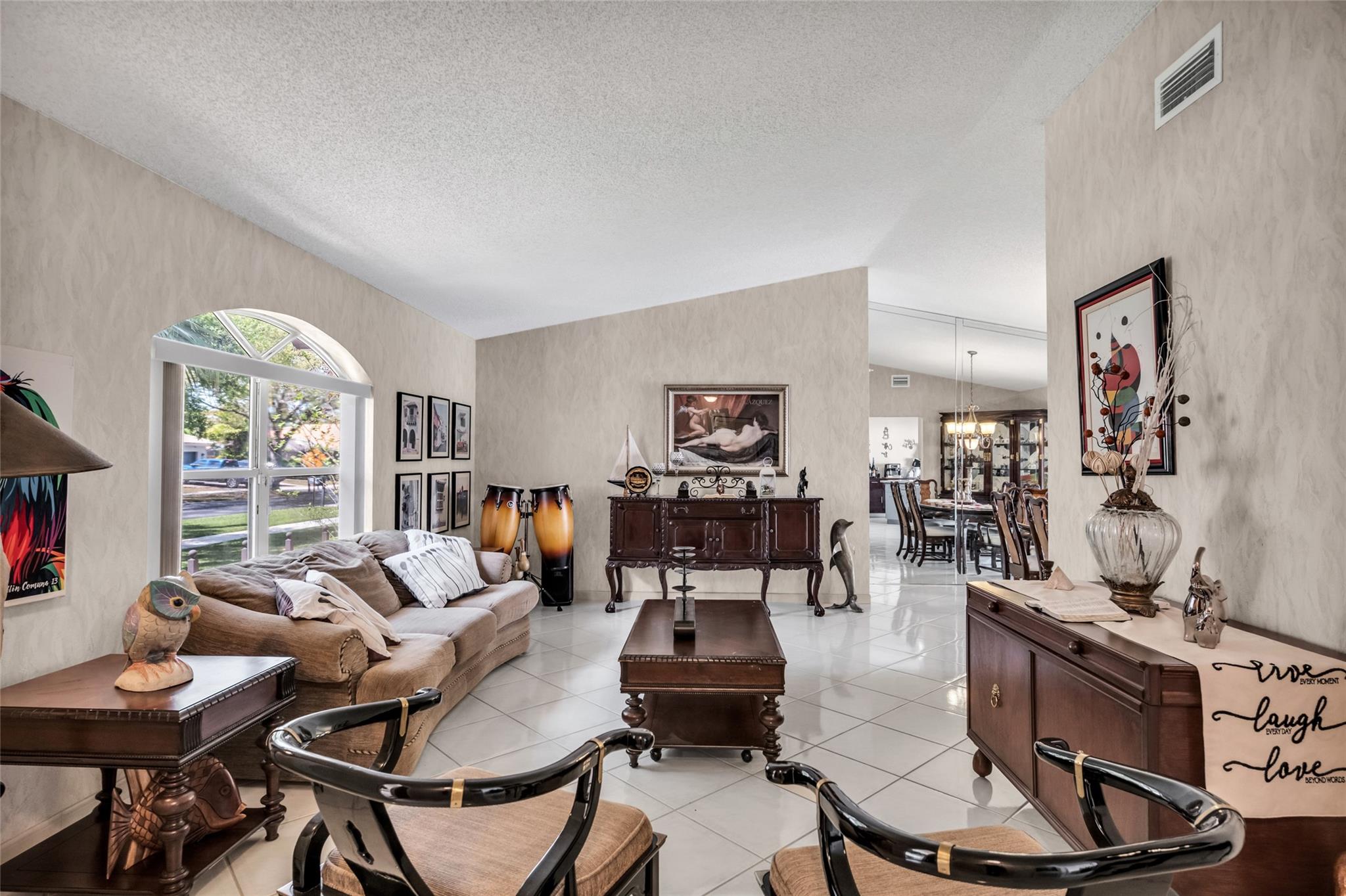 HAWKES BLUFF - Residential