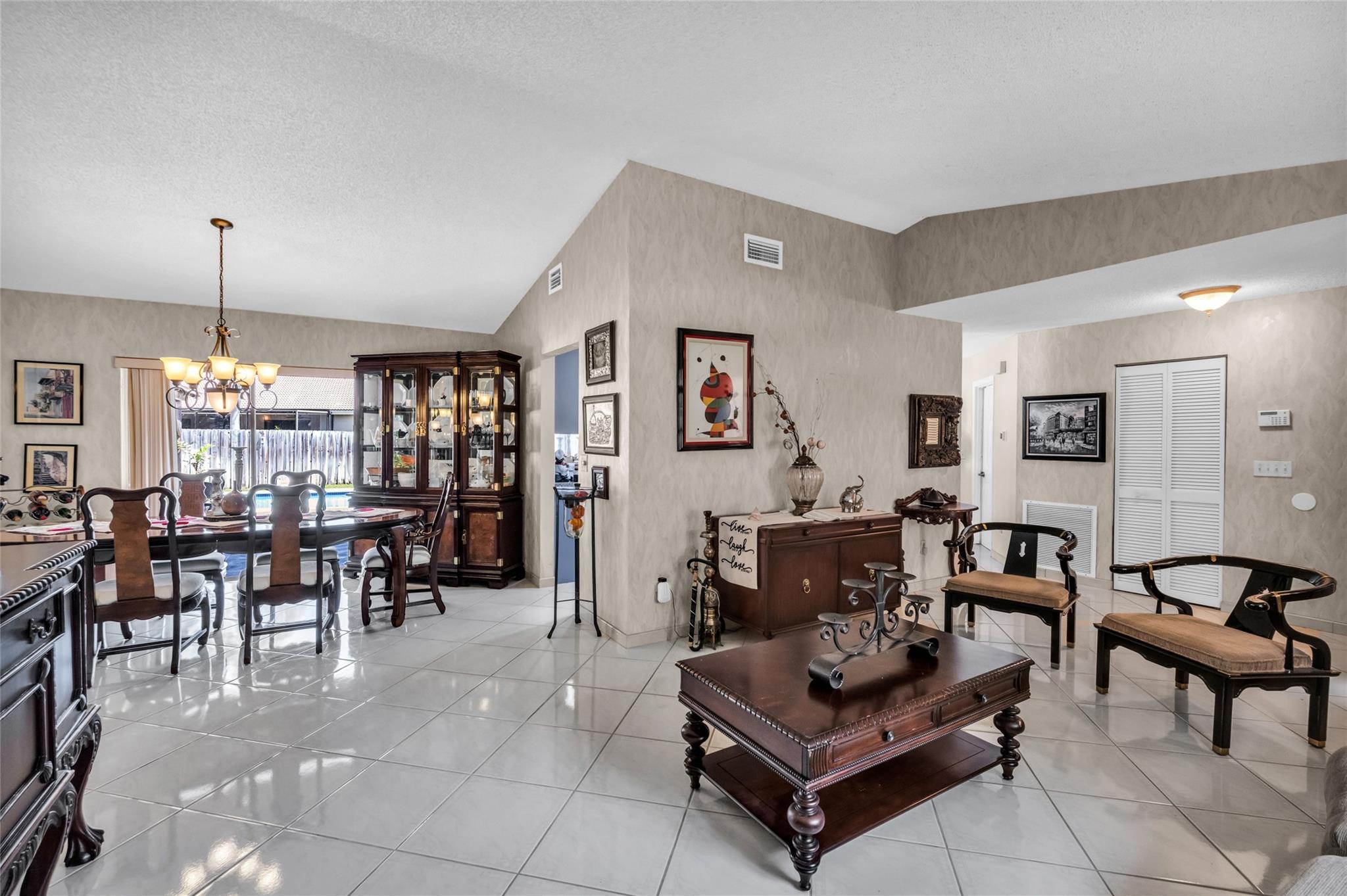 HAWKES BLUFF - Residential