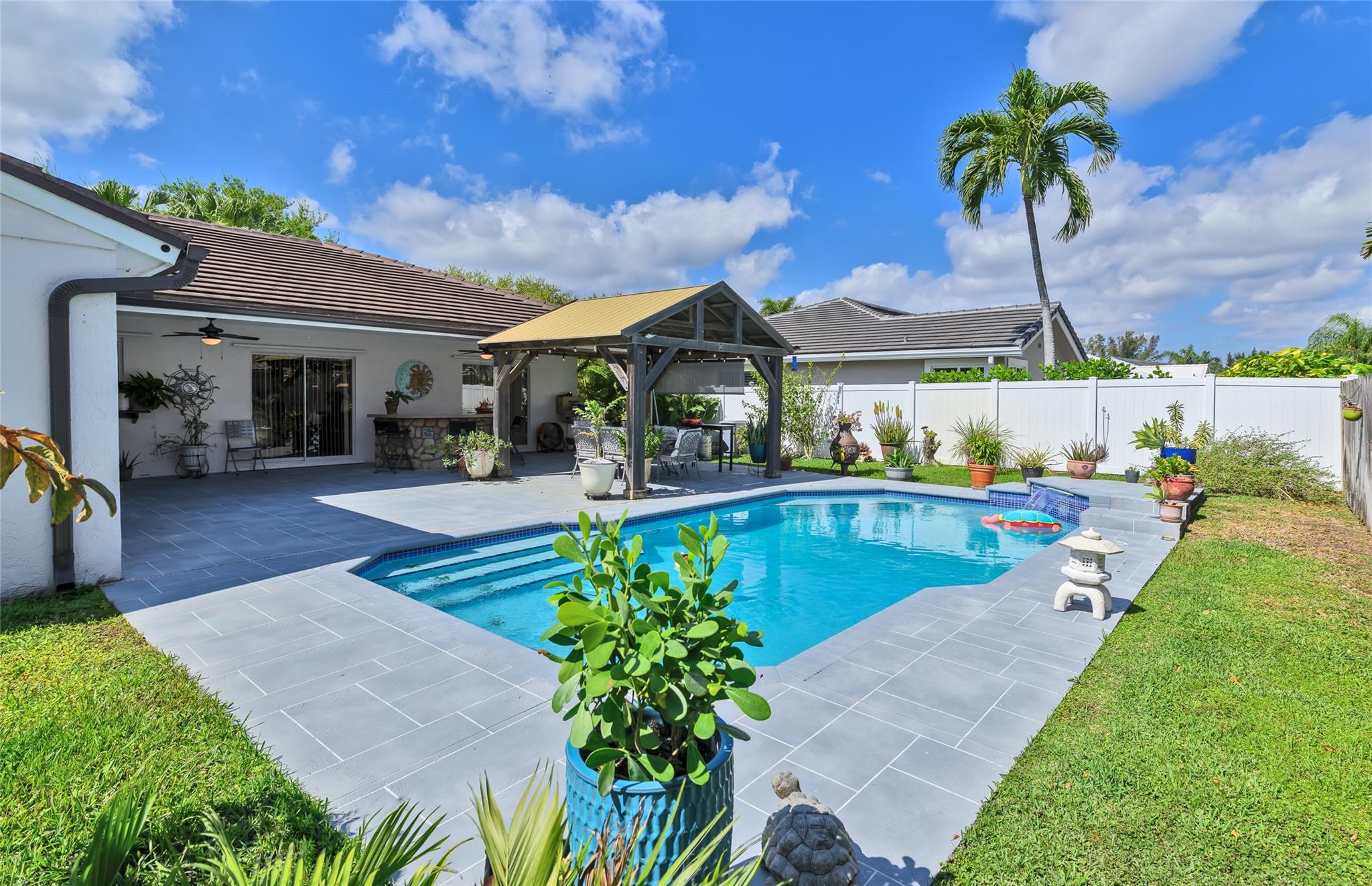 HAWKES BLUFF - Residential