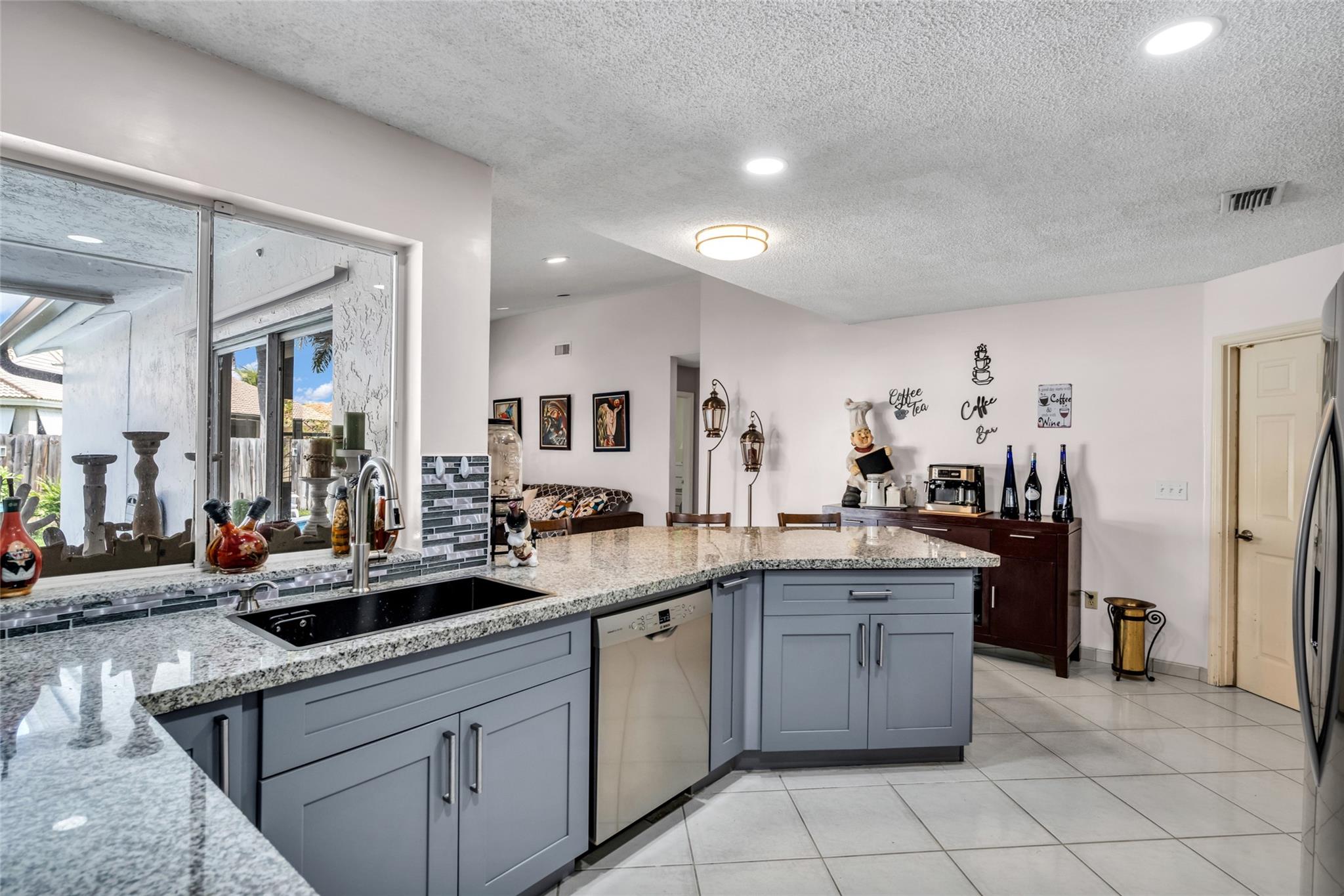 HAWKES BLUFF - Residential