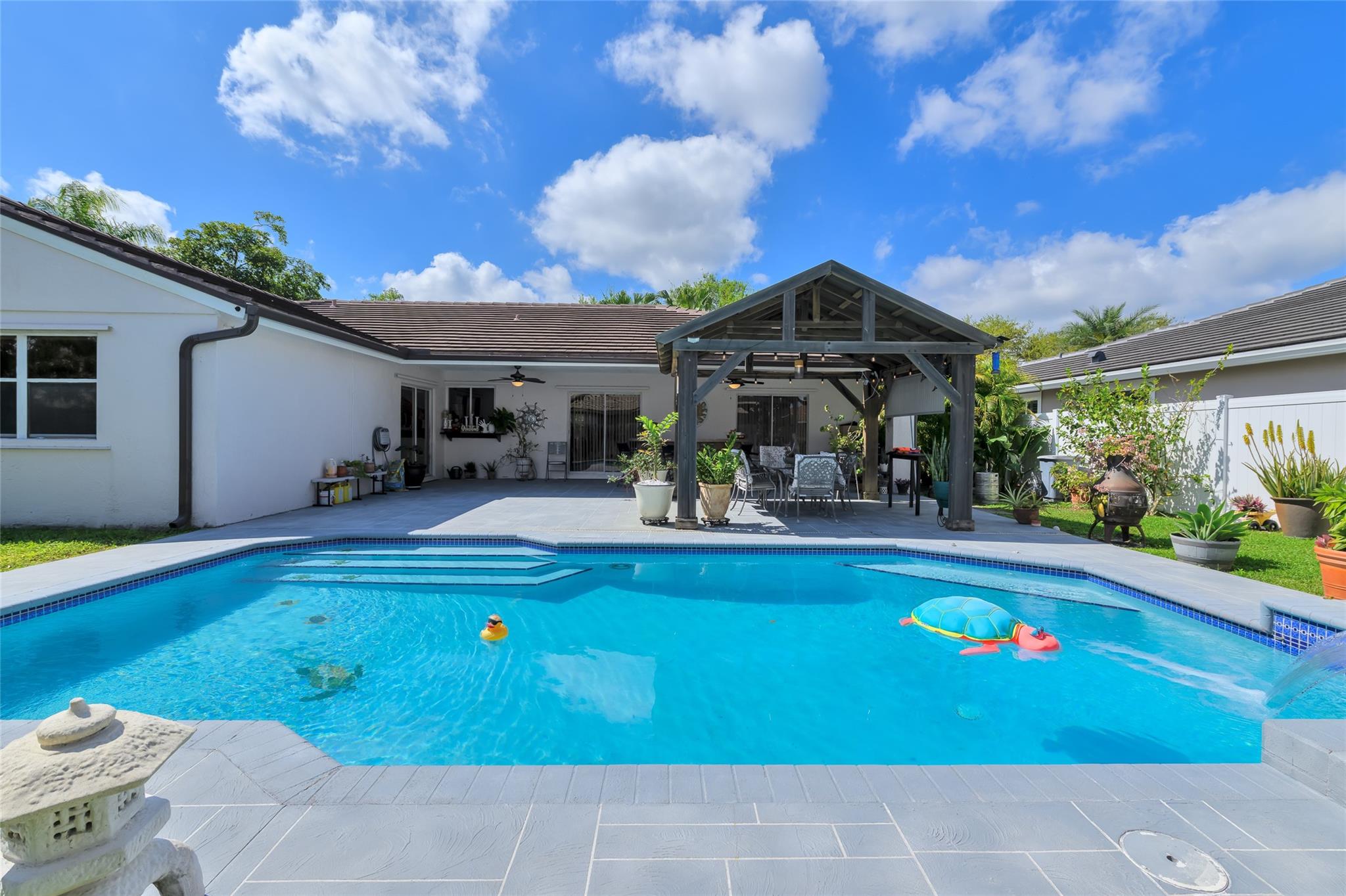 HAWKES BLUFF - Residential