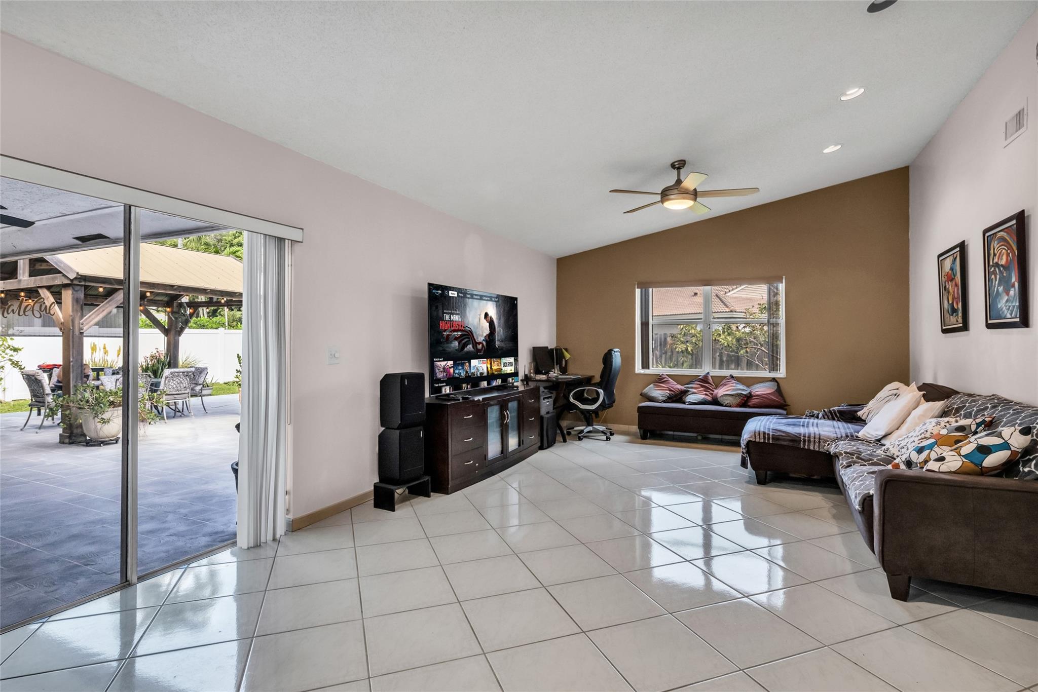 HAWKES BLUFF - Residential