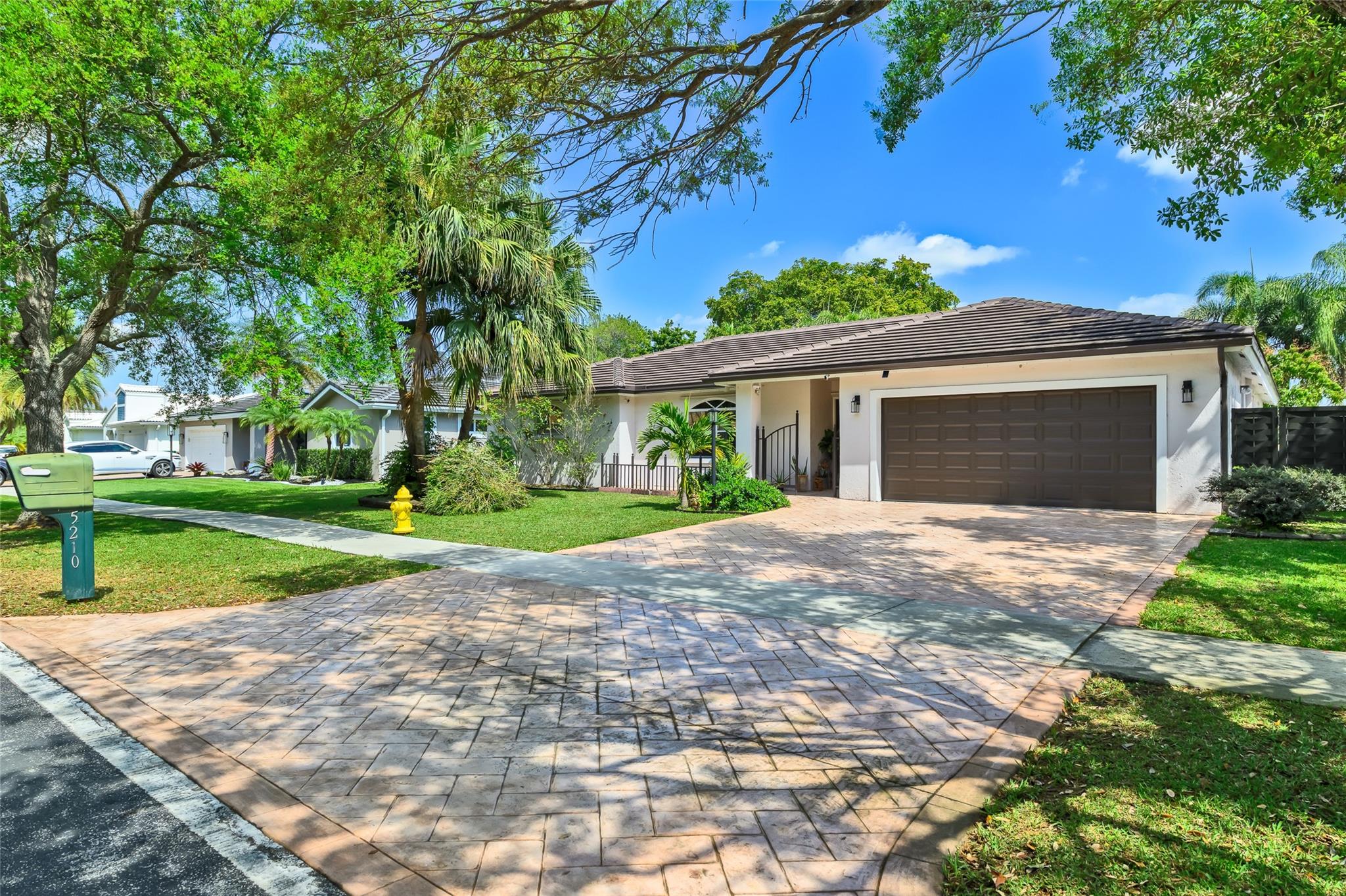 HAWKES BLUFF - Residential