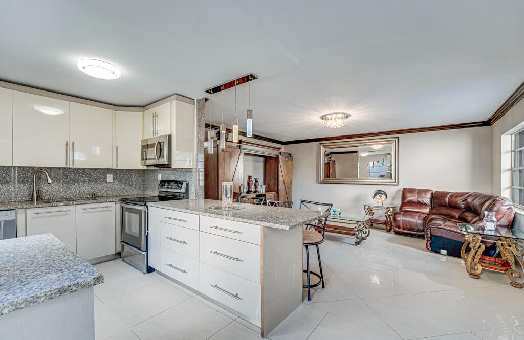 Photo of 401 Burgundy I #401, Delray Beach, FL 33484 (MLS # R11052109)