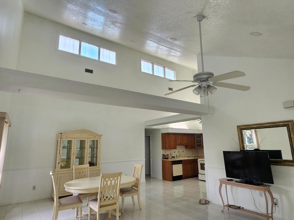 TROPICAL EAST - Residential Lease