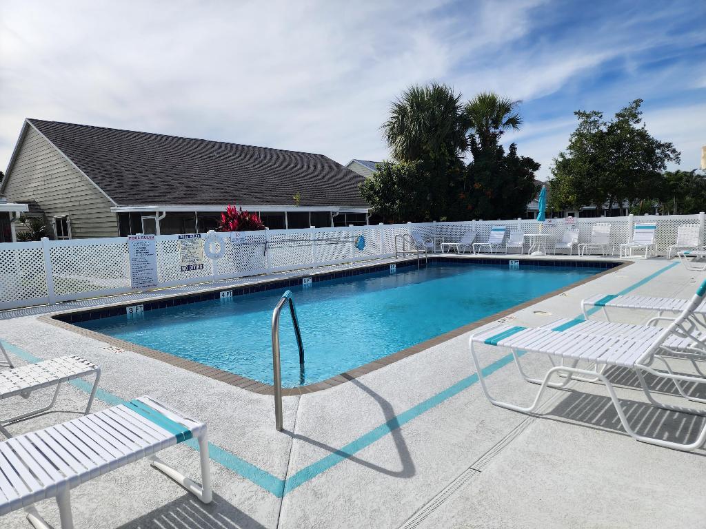 TROPICAL EAST - Residential Lease