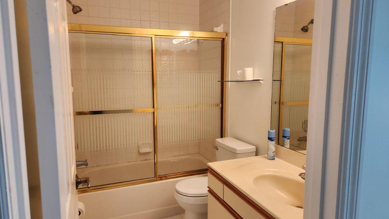 TROPICAL EAST - Residential Lease