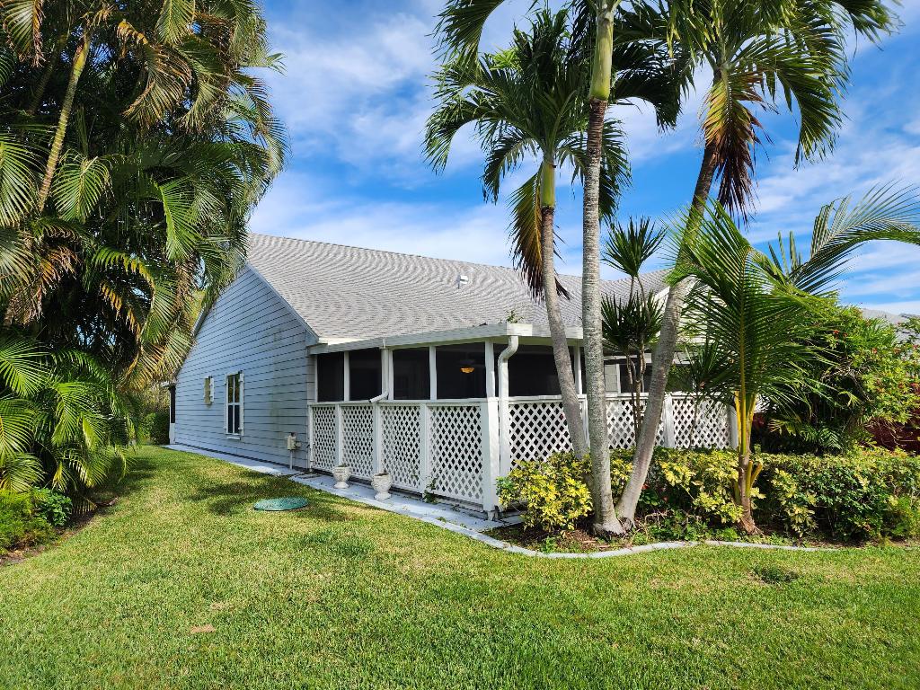 TROPICAL EAST - Residential Lease