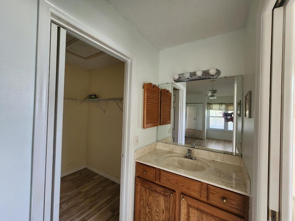 TROPICAL EAST - Residential Lease