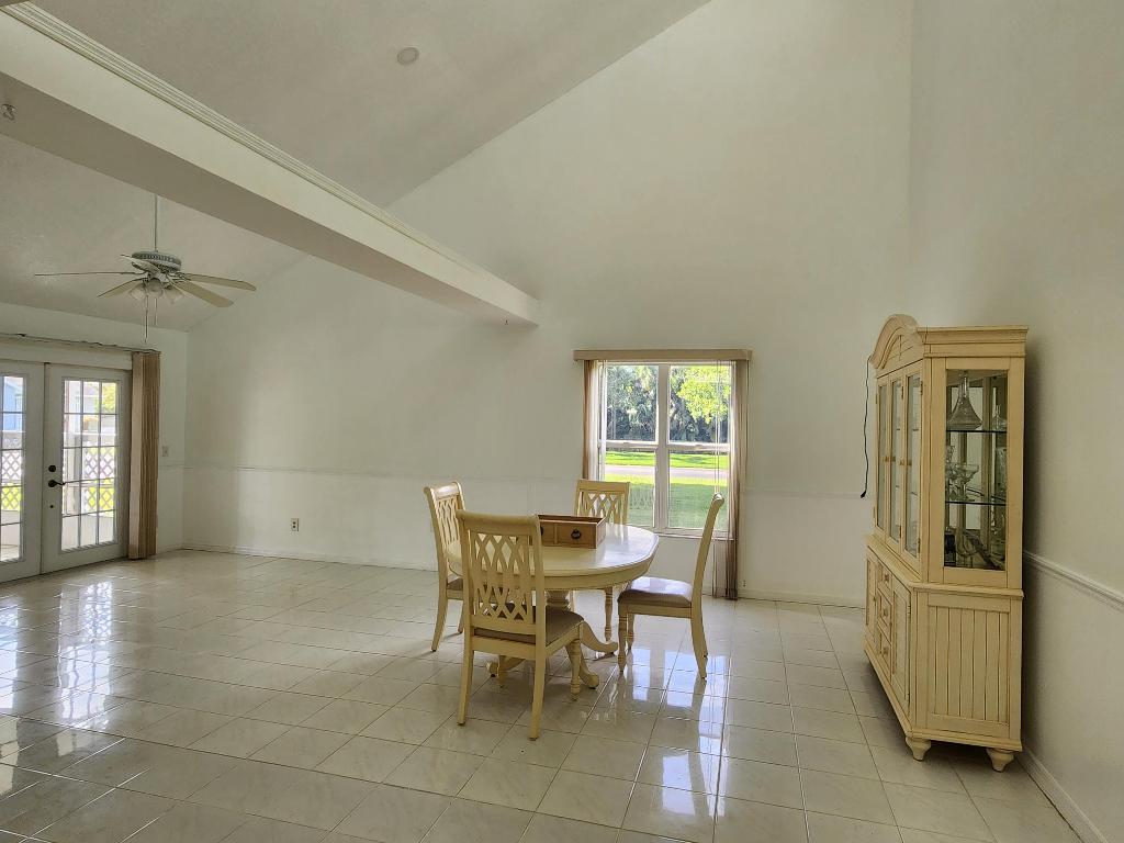 TROPICAL EAST - Residential Lease