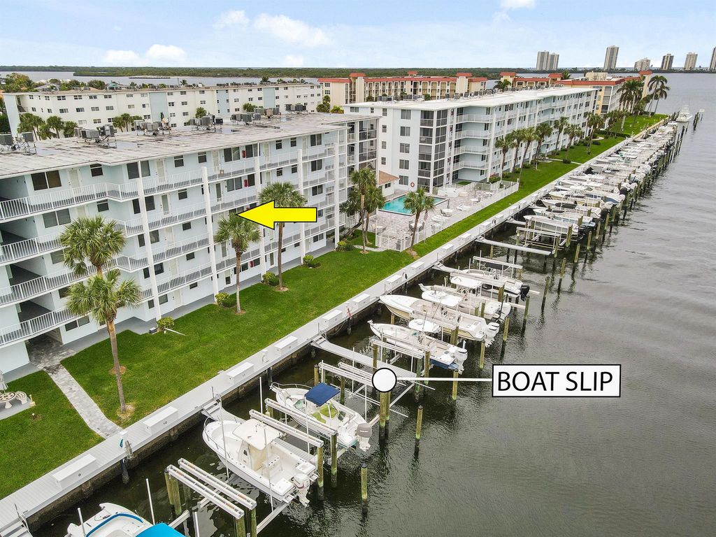 Photo of 108 Paradise Harbour Boulevard #305, North Palm Beach, FL 33408 (MLS # R10949628)