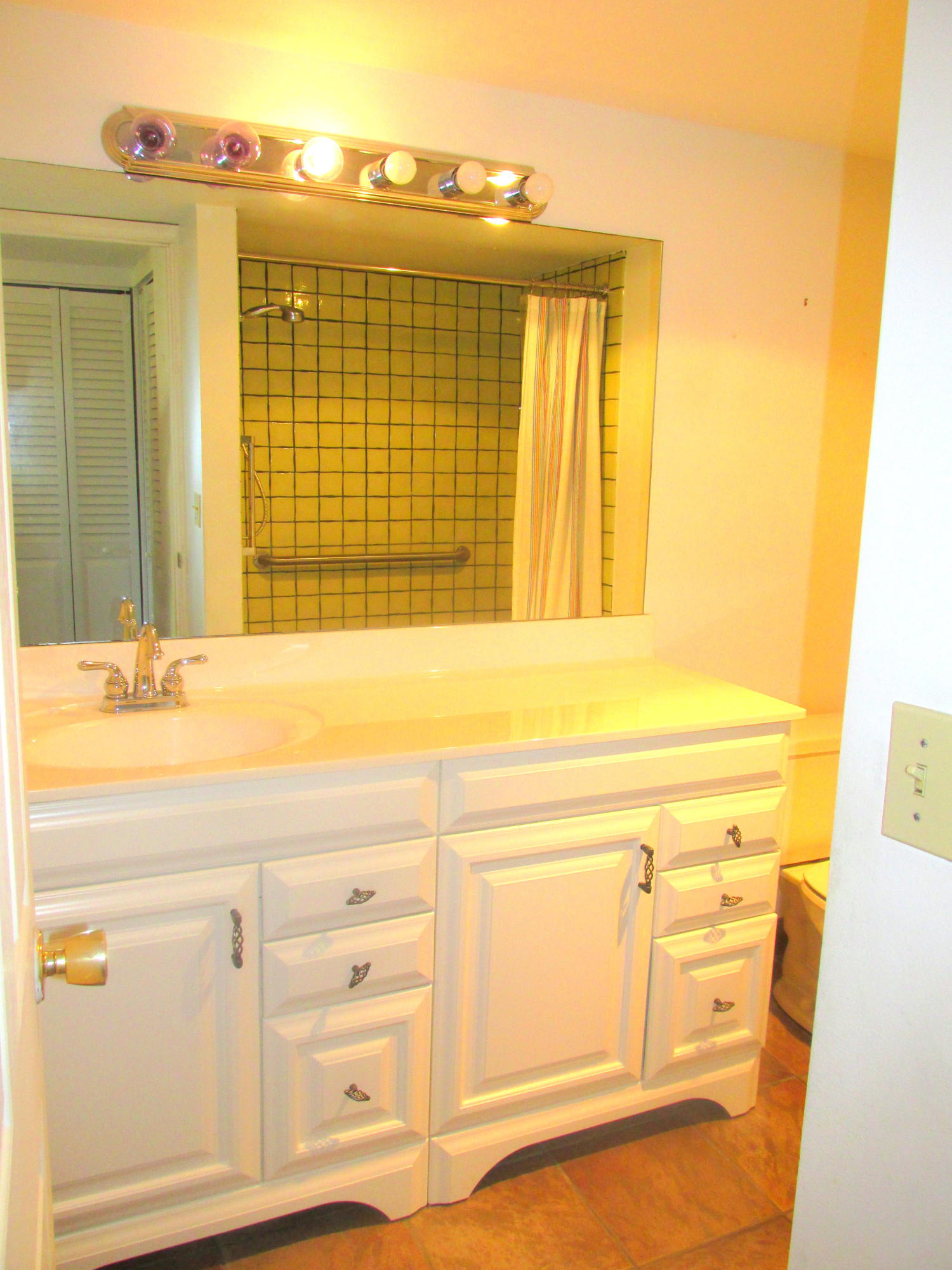 COLONIAL CLUB CONDO SEC 1 - Residential