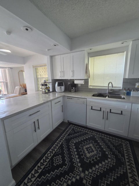 Tiny photo for 3271 NW 44th Street #5, Oakland Park, FL 33309 (MLS # B26076297)
