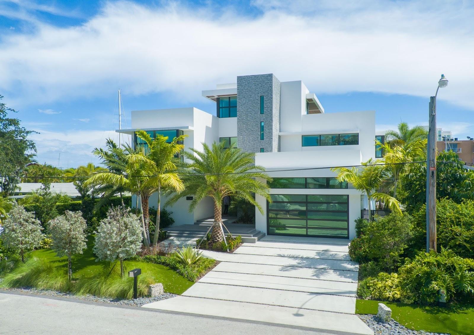 Available for annual. Modern, new-construction luxury home designed by Tuthill Architecture, with exclusive imported furnishings to the highest standard. Fully equipped throughout its 4,672 sq ft three stories, with top quality appliances, and elevator, including outdoor patio and terrace furniture to enjoy the 360-degree views. The open-concept layout offers ample entertaining areas indoors and out, including 2 kayaks and 2 bikes. Lauderdale Harbors is a subdivision of the Rio Vista neighborhood, one of the most desirable and walkable locations in Fort Lauderdale, near restaurants and shopping. 10-mins drive to the FLL airport, port, beach, and downtown. Rentals minimum 3 month.