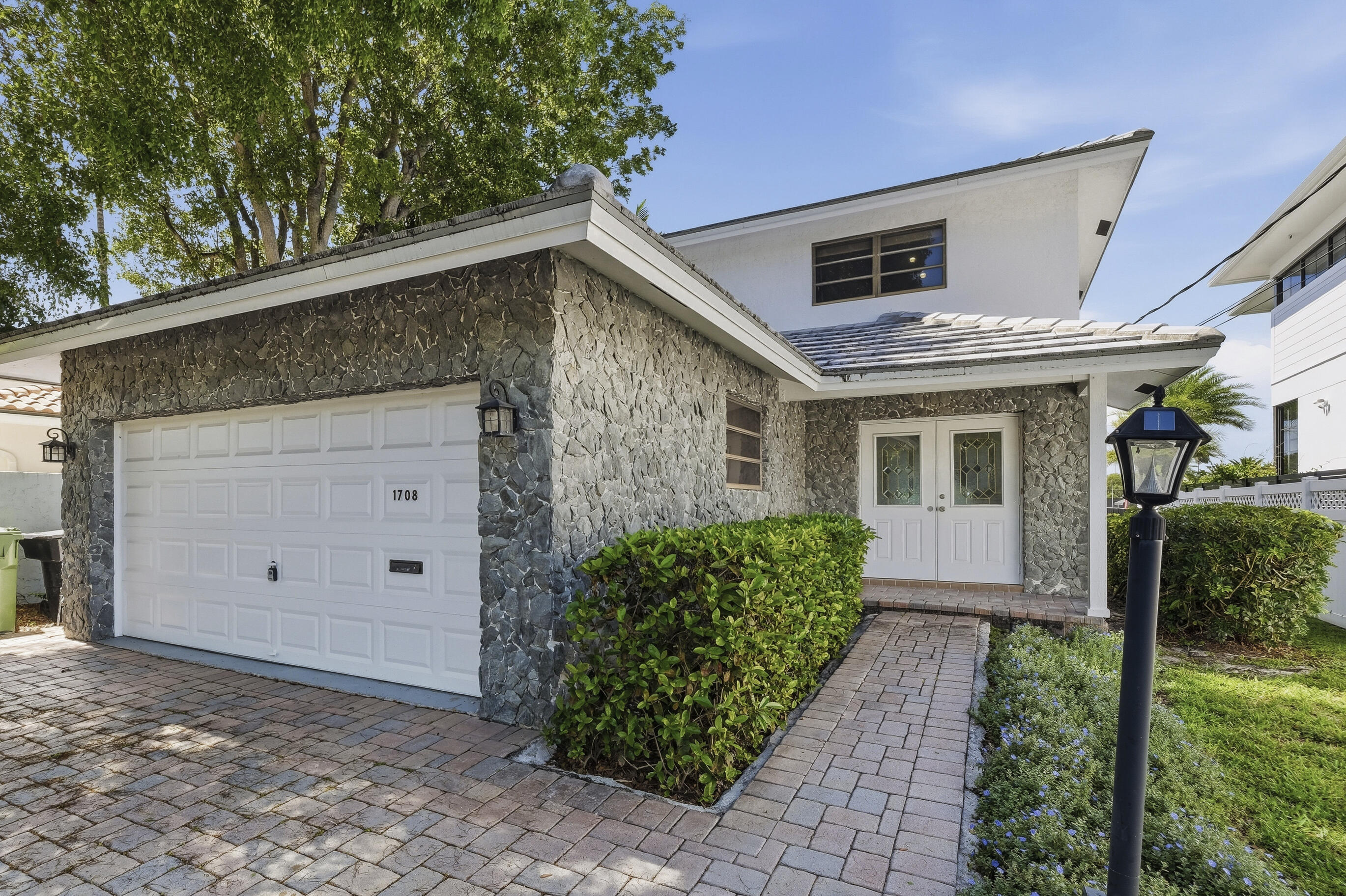 RIO VISTA ISLES - Residential